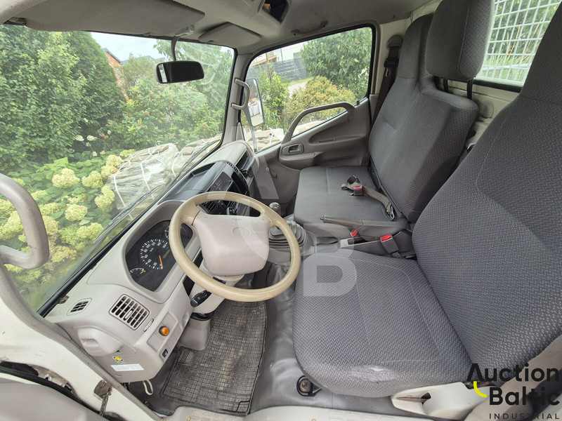 Toyota Dyna 150 - Open body delivery van: picture 5 Toyota Dyna 150 - Open body delivery van: picture 5