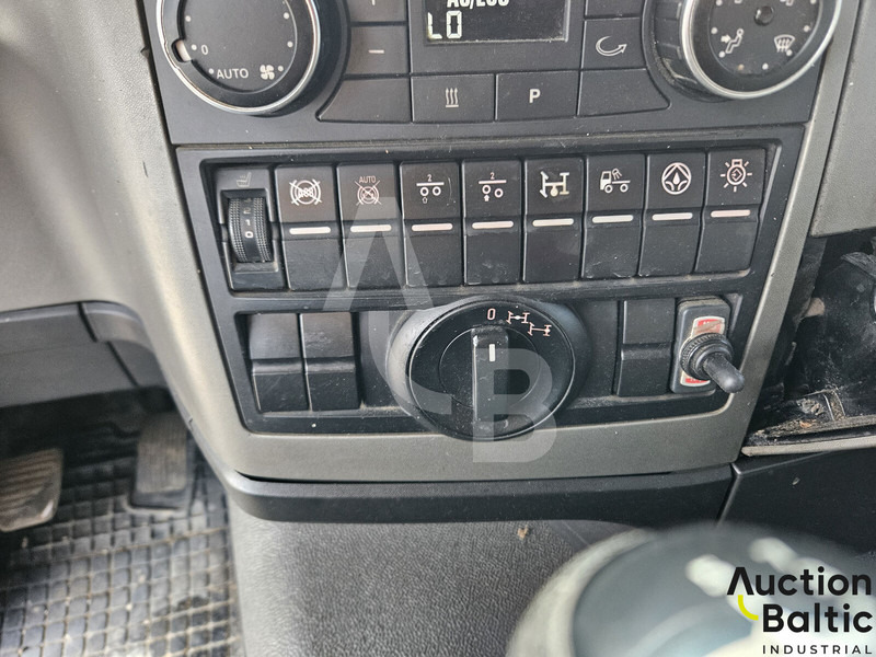 Tractor unit MAN TGS18.400 4X4H: picture 11