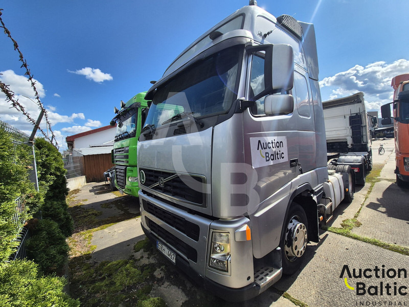 Volvo FH12 - Tractor unit: picture 1 Volvo FH12 - Tractor unit: picture 1