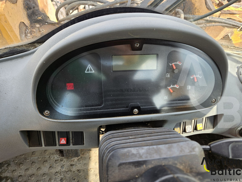 Volvo L 110 E - Wheel loader: picture 5 Volvo L 110 E - Wheel loader: picture 5