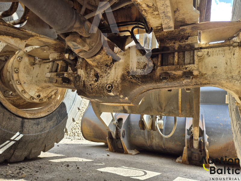 Wheel loader Volvo L 90: picture 11