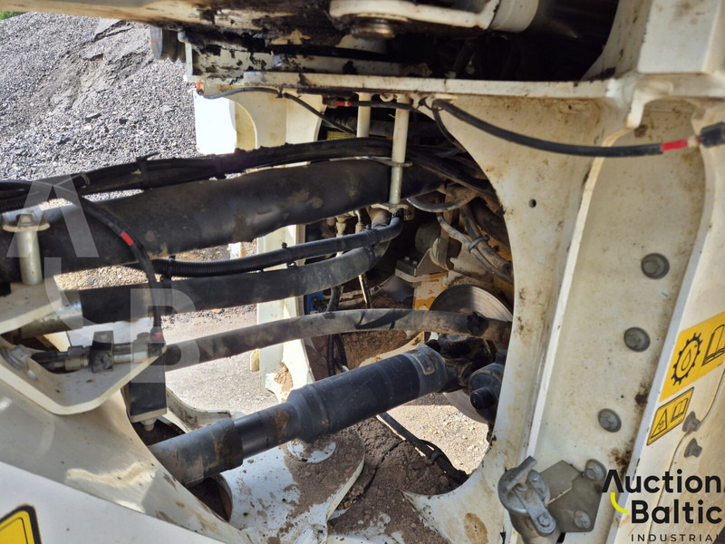 Wheel loader Volvo L 90: picture 7
