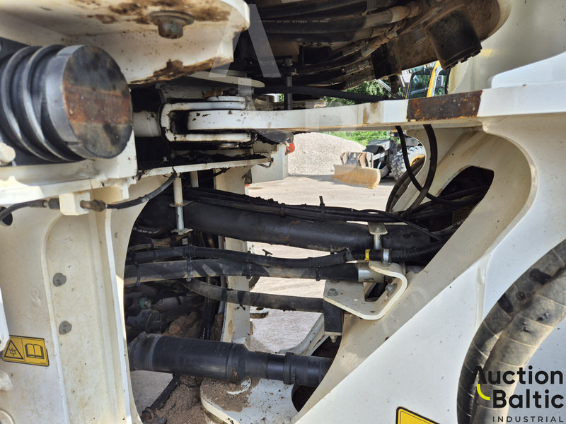 Wheel loader Volvo L 90: picture 6