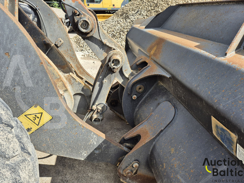 Wheel loader Volvo L 90: picture 9