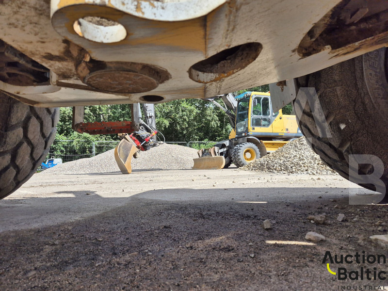 Wheel loader Volvo L 90: picture 12