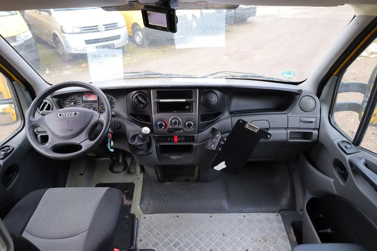 Closed box van Iveco Daily/ Regalsystem/Luftfeder/1. Hand: picture 9