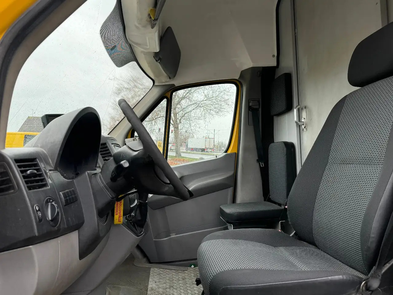 Mercedes-Benz Sprinter II Pritsche/ Koffer/Regalsystem - Closed box van: picture 5 Mercedes-Benz Sprinter II Pritsche/ Koffer/Regalsystem - Closed box van: picture 5