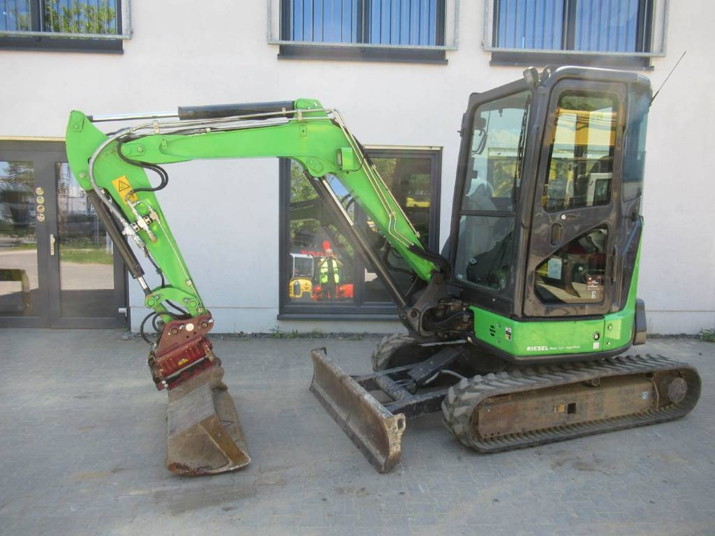 Hitachi ZX33U-6 Powertilt - Mini excavator: picture 1 Hitachi ZX33U-6 Powertilt - Mini excavator: picture 1