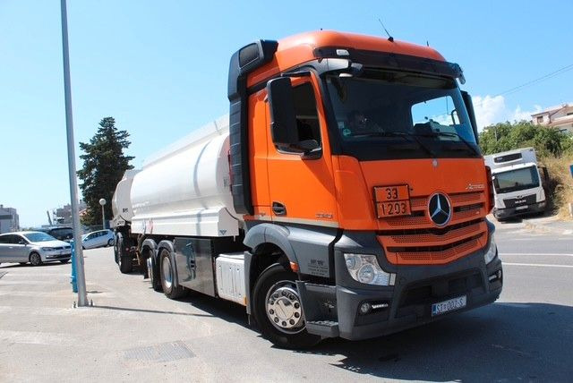 Mercedes-Benz Actros 2548 6x2/4 - Tank truck: picture 2 Mercedes-Benz Actros 2548 6x2/4 - Tank truck: picture 2