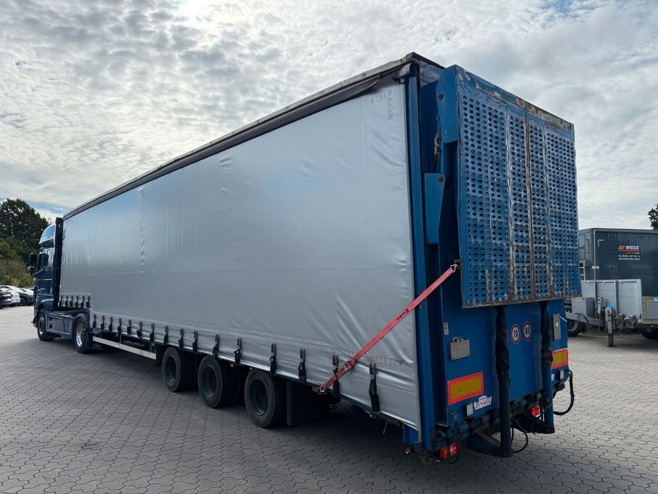 Dinkel Gabelstapler-Transporter mit Rampe - Curtainsider semi-trailer: picture 1 Dinkel Gabelstapler-Transporter mit Rampe - Curtainsider semi-trailer: picture 1