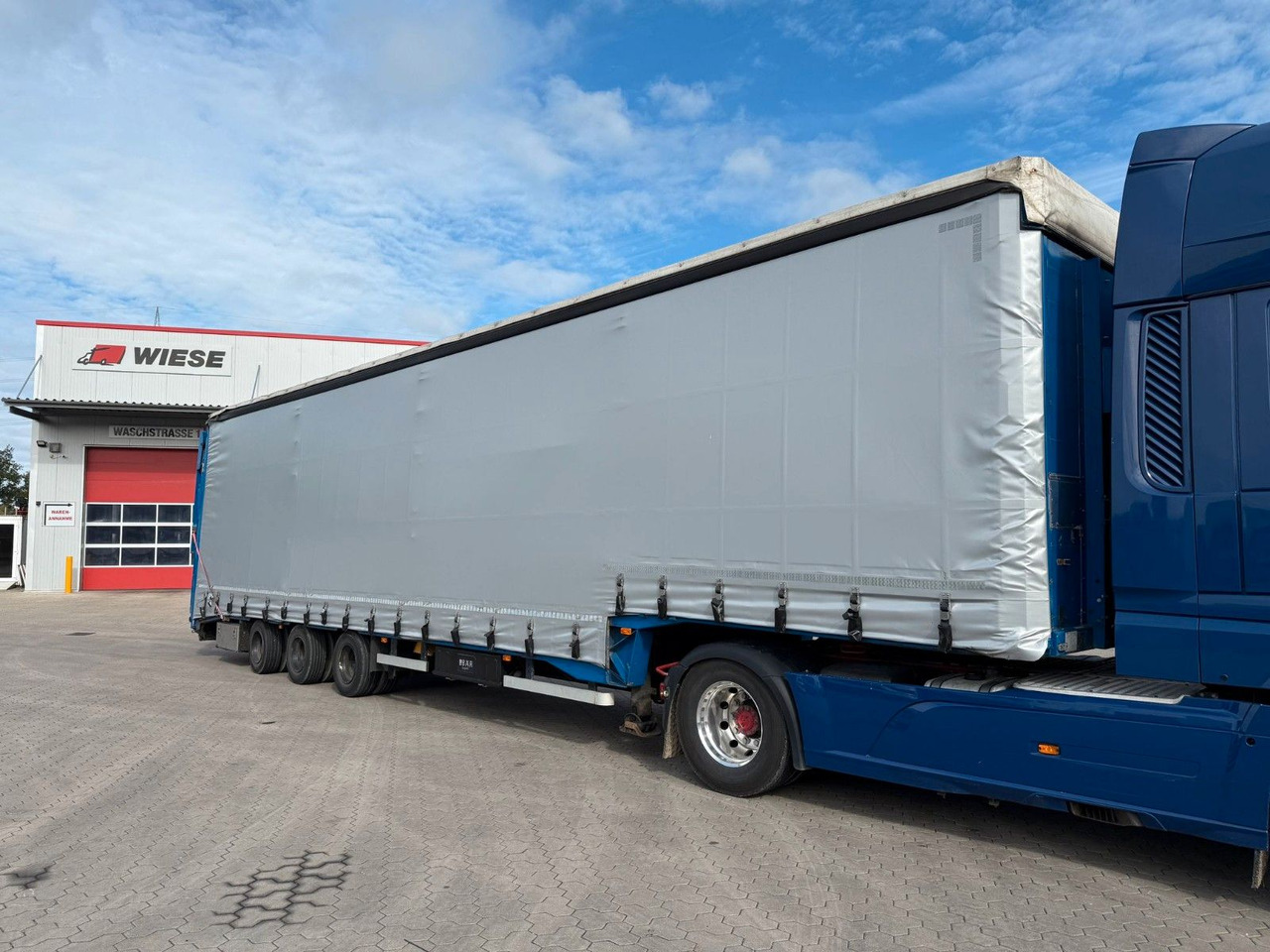 Dinkel Gabelstapler-Transporter mit Rampe - Curtainsider semi-trailer: picture 4 Dinkel Gabelstapler-Transporter mit Rampe - Curtainsider semi-trailer: picture 4