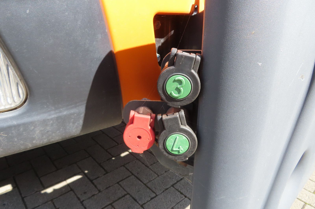 FUSO Canter 6 C 18 4x4 Kommunal Winterdienst - Tipper van: picture 4 FUSO Canter 6 C 18 4x4 Kommunal Winterdienst - Tipper van: picture 4