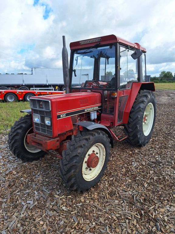 IHC 833 Allrad Kabine - Farm tractor: picture 1 IHC 833 Allrad Kabine - Farm tractor: picture 1
