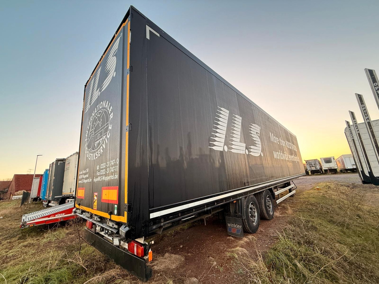 Krone SZ - Mega Koffer mit Rampenhalterung - Closed box semi-trailer: picture 4 Krone SZ - Mega Koffer mit Rampenhalterung - Closed box semi-trailer: picture 4