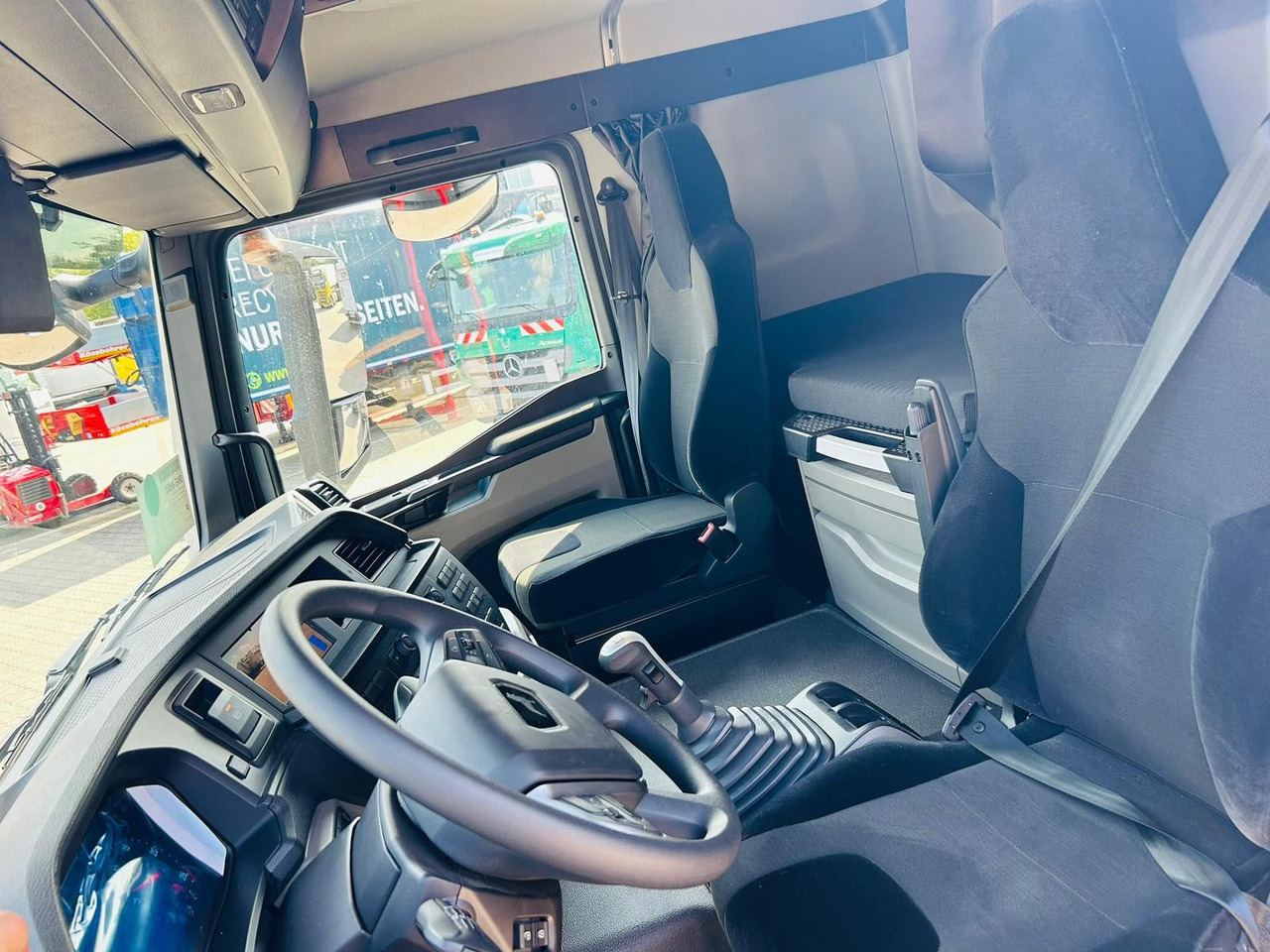 MAN TGS 41.520 8x8 mit Fassi Ladekran F710RA.2.26 leasing MAN TGS 41.520 8x8 mit Fassi Ladekran F710RA.2.26: picture 14 MAN TGS 41.520 8x8 mit Fassi Ladekran F710RA.2.26 leasing MAN TGS 41.520 8x8 mit Fassi Ladekran F710RA.2.26: picture 14