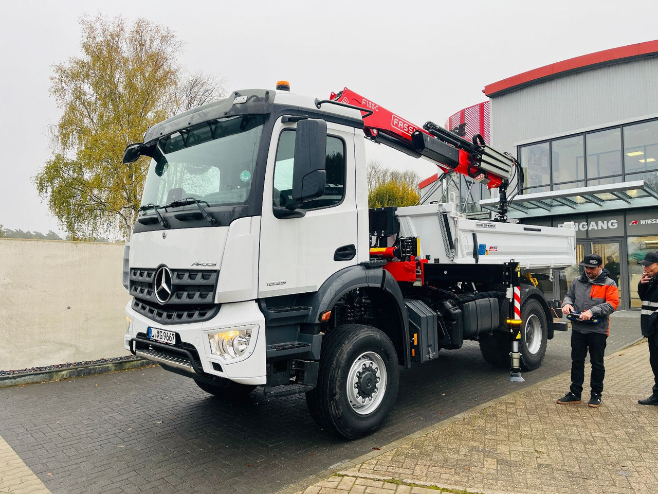 Mercedes-Benz Arocs 1835 4x4 Meiller Fassi F135 Kran Kipper - Tipper, Crane truck: picture 1 Mercedes-Benz Arocs 1835 4x4 Meiller Fassi F135 Kran Kipper - Tipper, Crane truck: picture 1