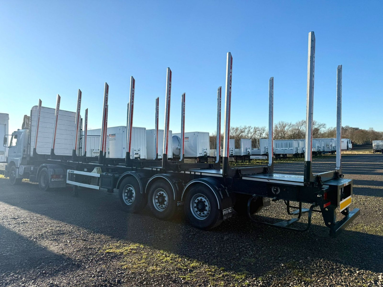 PAVIC Holzauflieger mit Schemel und Rungen - Timber semi-trailer: picture 4 PAVIC Holzauflieger mit Schemel und Rungen - Timber semi-trailer: picture 4