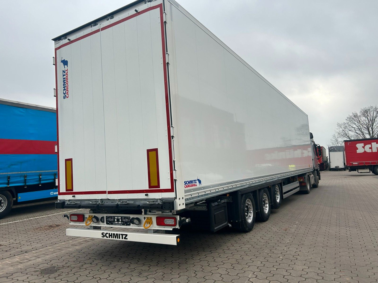 Schmitz Cargobull Mega Koffer - Trockenfrachter FERROPLAST - Closed box semi-trailer: picture 1 Schmitz Cargobull Mega Koffer - Trockenfrachter FERROPLAST - Closed box semi-trailer: picture 1