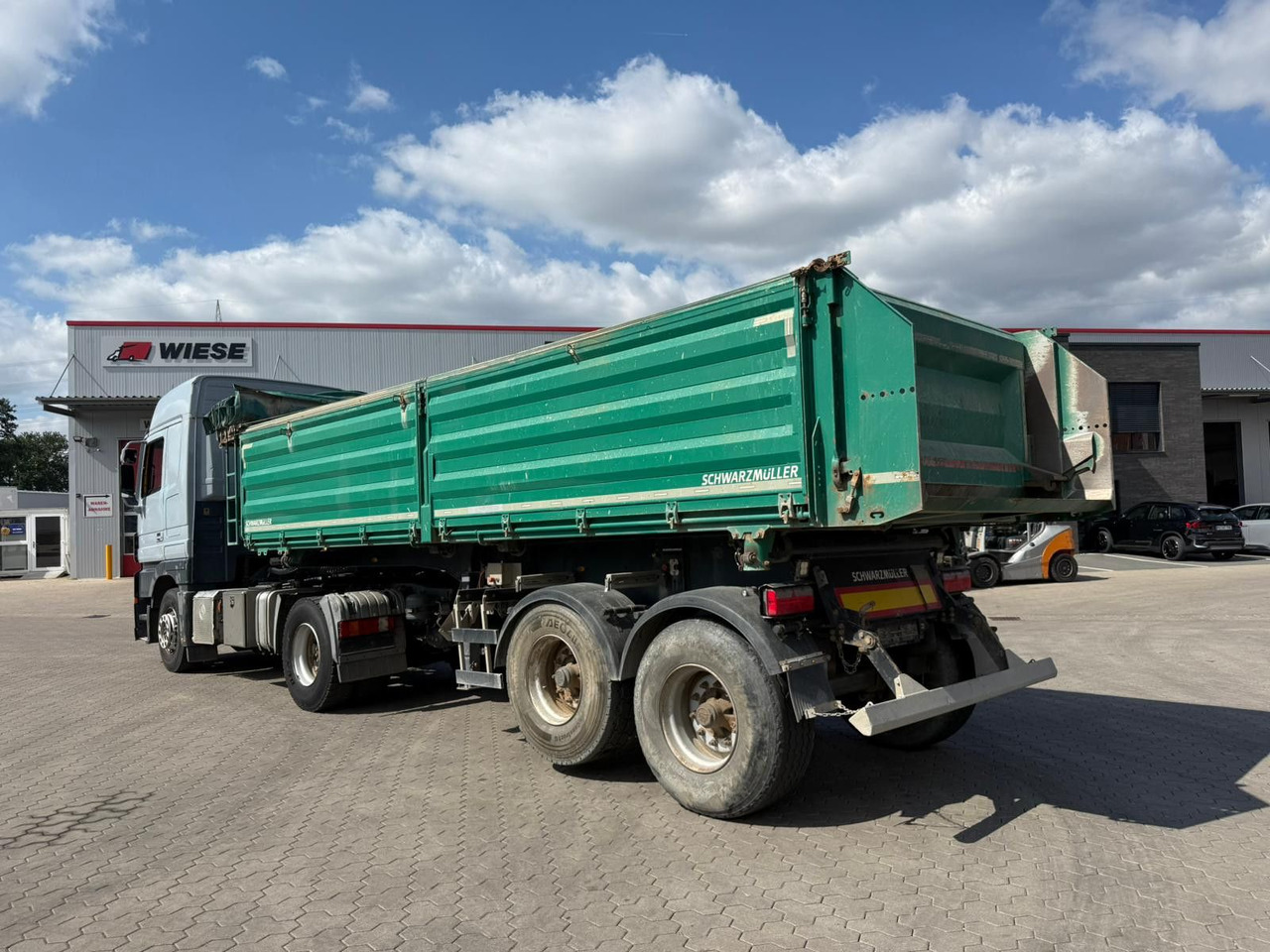 Schwarzmüller 2 Achs Dreiseitenkipper 21m³ mit elektr. Verdeck - Tipper semi-trailer: picture 1 Schwarzmüller 2 Achs Dreiseitenkipper 21m³ mit elektr. Verdeck - Tipper semi-trailer: picture 1