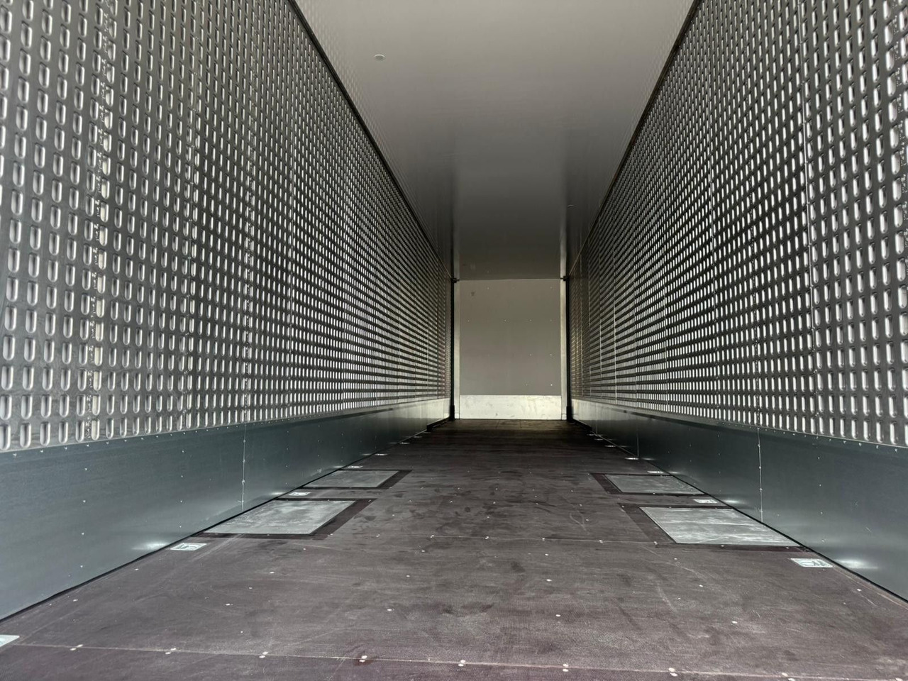 Closed box semi-trailer Talson TGG TAL 12/18 Mega Kofferauflieger Kleidung 99m³: picture 7 Closed box semi-trailer Talson TGG TAL 12/18 Mega Kofferauflieger Kleidung 99m³: picture 7