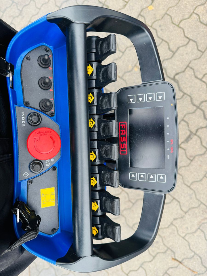 Volvo FH 500 8x4 Kran F710 RA2.27 Jib & Winde Sofort leasing Volvo FH 500 8x4 Kran F710 RA2.27 Jib & Winde Sofort: picture 9