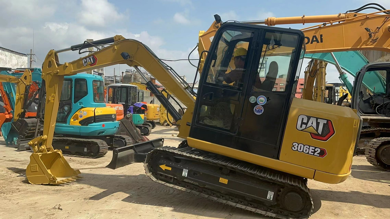 CATERPILLAR 306E2 - Mini excavator: picture 1 CATERPILLAR 306E2 - Mini excavator: picture 1