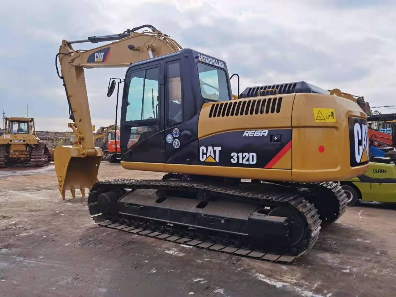 CATERPILLAR 312D - Crawler excavator: picture 1 CATERPILLAR 312D - Crawler excavator: picture 1