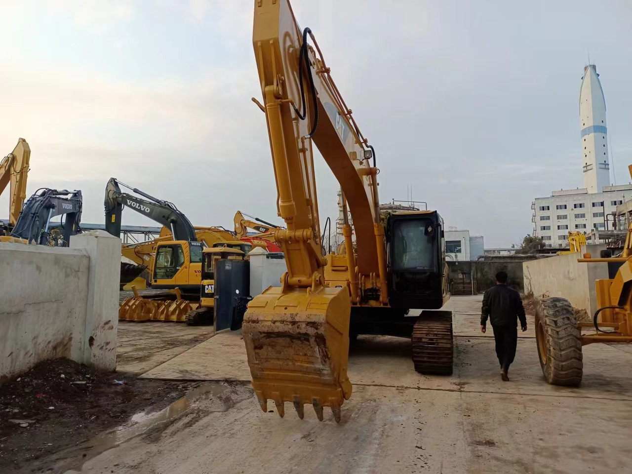 CATERPILLAR 320CL - Crawler excavator: picture 2 CATERPILLAR 320CL - Crawler excavator: picture 2