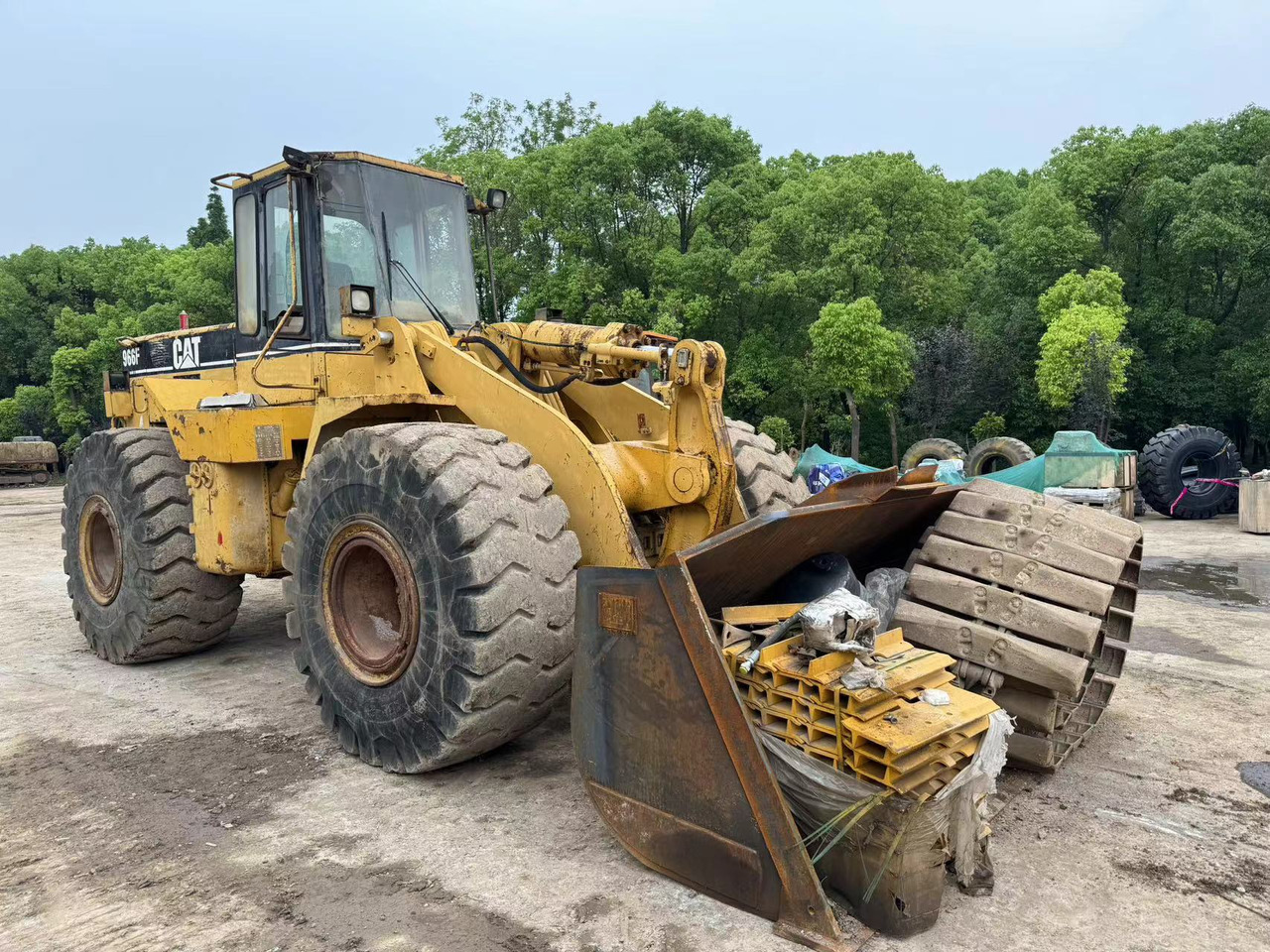 CATERPILLAR 966F - Wheel loader: picture 3 CATERPILLAR 966F - Wheel loader: picture 3