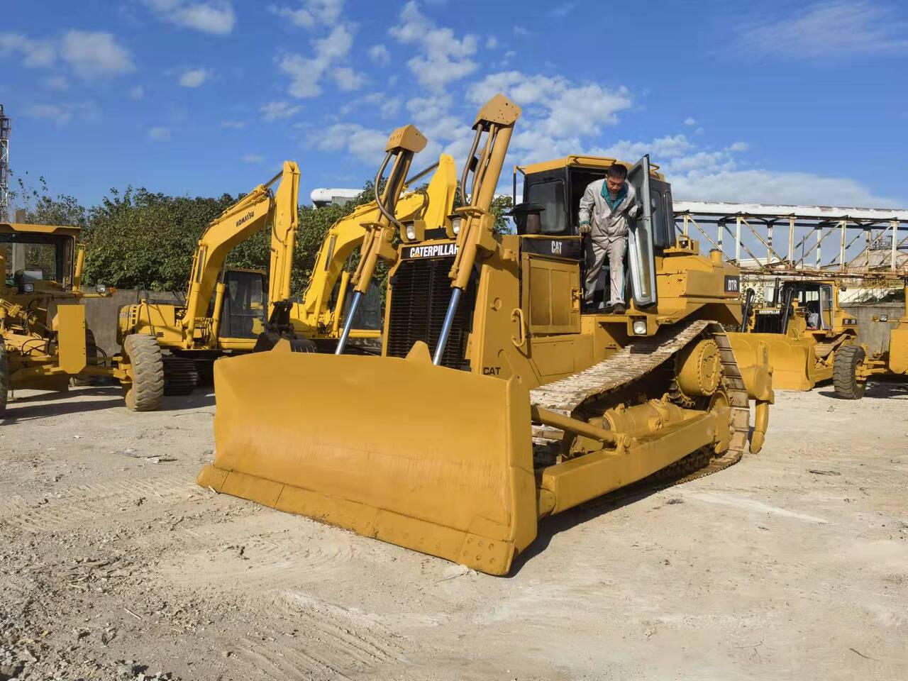 CATERPILLAR D7R - Bulldozer: picture 1 CATERPILLAR D7R - Bulldozer: picture 1