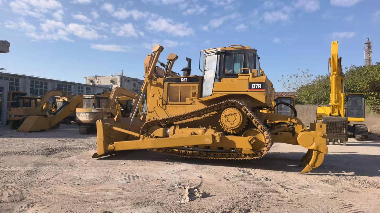 CATERPILLAR D7R - Bulldozer: picture 4 CATERPILLAR D7R - Bulldozer: picture 4