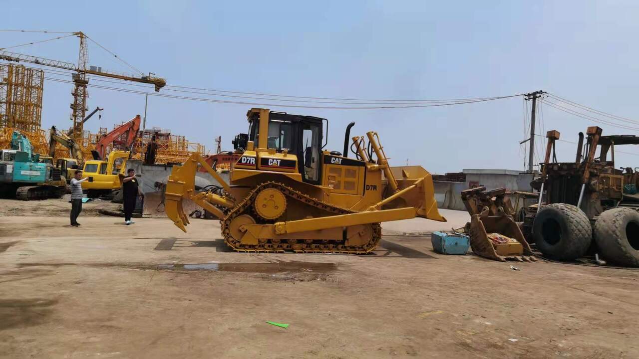 CATERPILLAR D7R - Bulldozer: picture 4 CATERPILLAR D7R - Bulldozer: picture 4