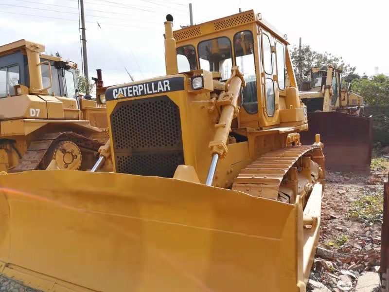 CATERPILLAR D8K - Bulldozer: picture 1 CATERPILLAR D8K - Bulldozer: picture 1