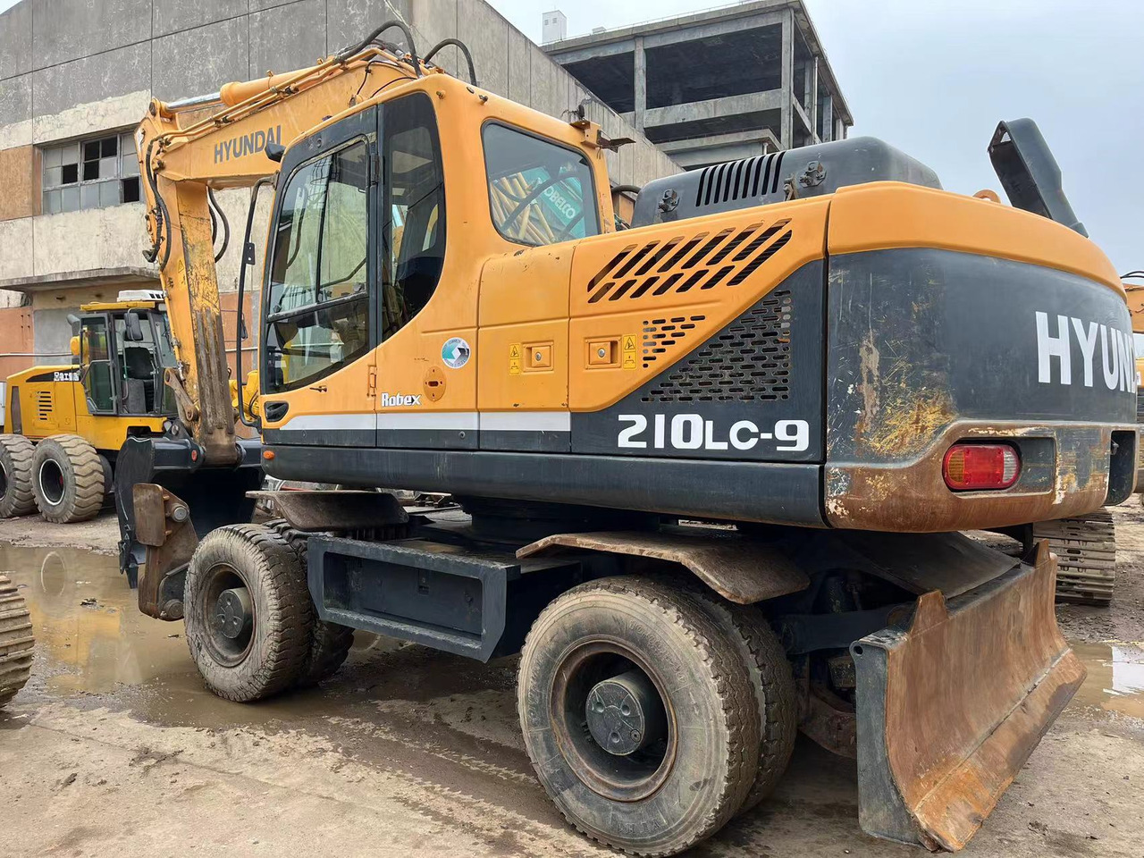 HYUNDAI 210W-9 - Wheel excavator: picture 3 HYUNDAI 210W-9 - Wheel excavator: picture 3