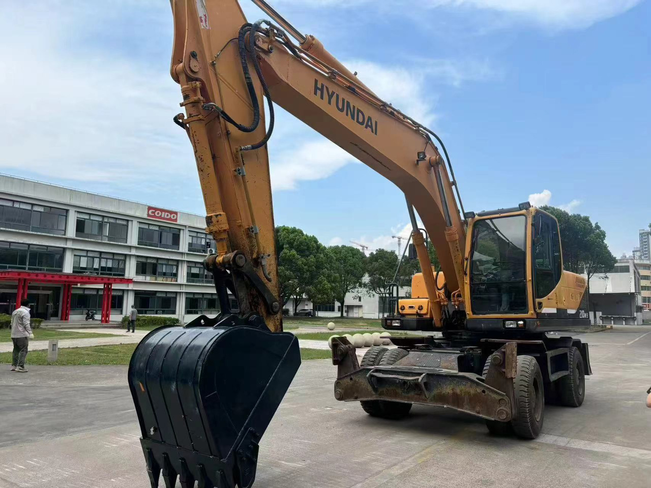 HYUNDAI R210W-9 - Wheel excavator: picture 3 HYUNDAI R210W-9 - Wheel excavator: picture 3