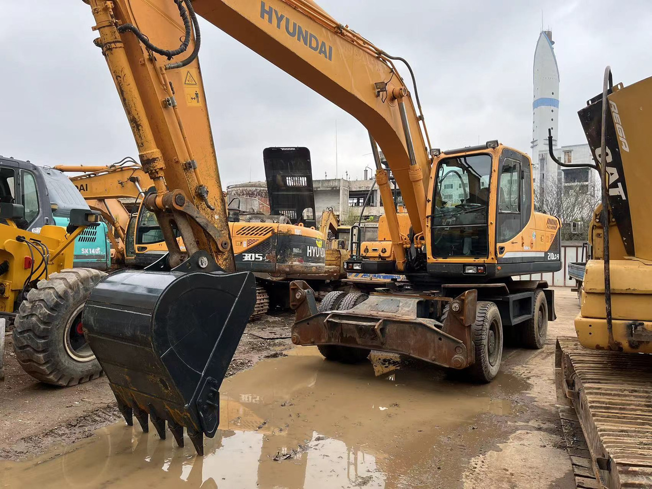 HYUNDAI R210W-9 - Wheel excavator: picture 2 HYUNDAI R210W-9 - Wheel excavator: picture 2