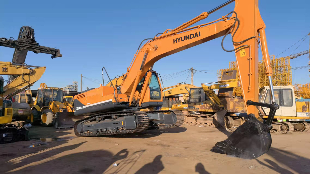 Hyundai R220LC-9S - Crawler excavator: picture 4 Hyundai R220LC-9S - Crawler excavator: picture 4