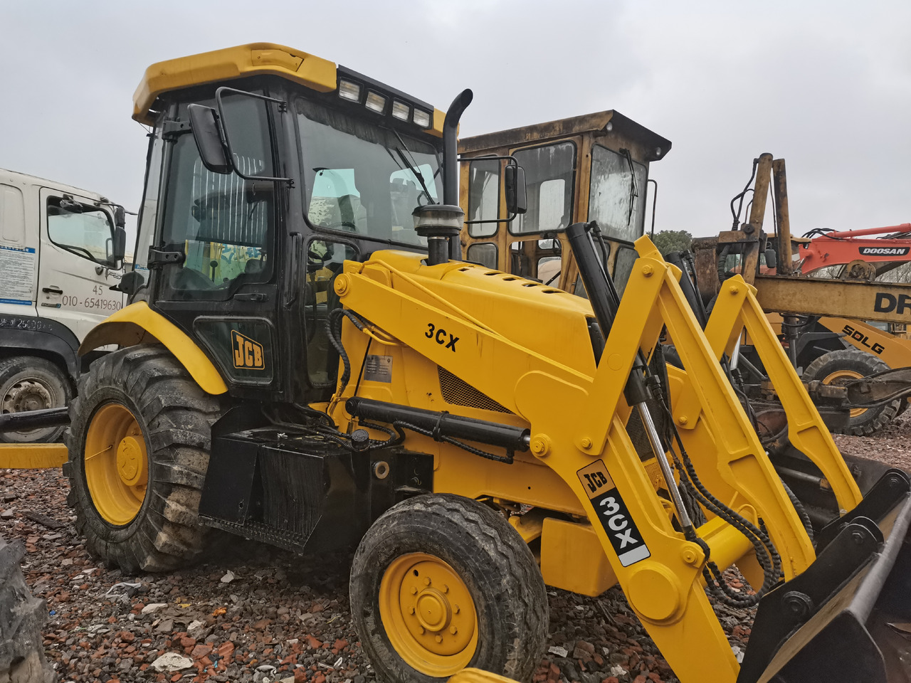 JCB 3CX - Backhoe loader: picture 1 JCB 3CX - Backhoe loader: picture 1
