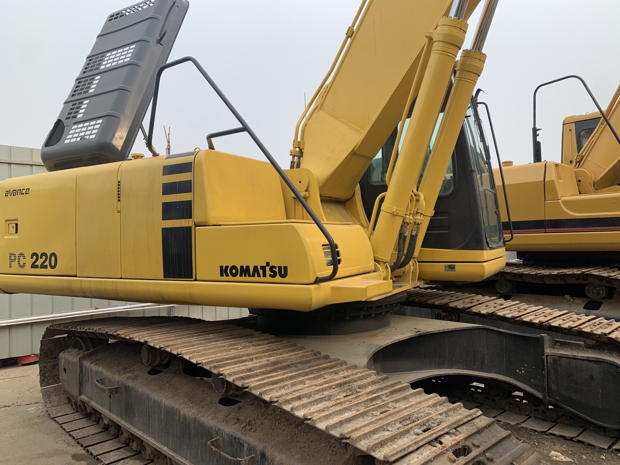 KOMATSU PC220-6E - Crawler excavator: picture 1 KOMATSU PC220-6E - Crawler excavator: picture 1