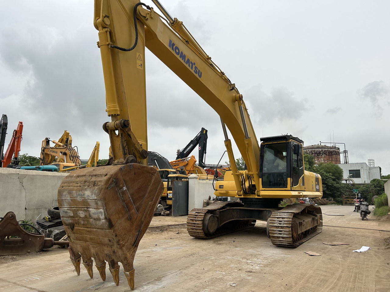 KOMATSU PC400-8 - Crawler excavator: picture 5 KOMATSU PC400-8 - Crawler excavator: picture 5
