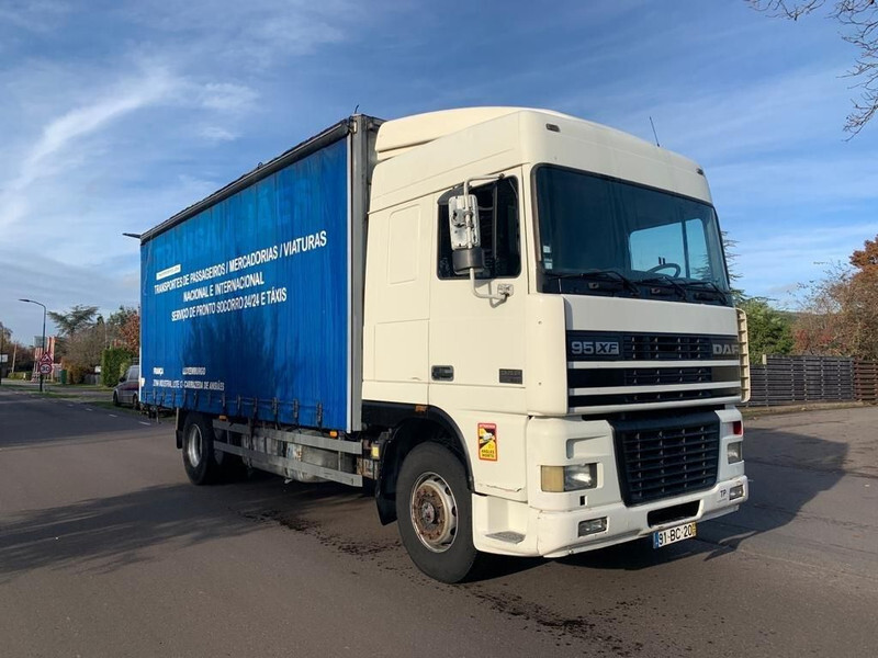 DAF XF 95.430 - Curtainsider truck: picture 4 DAF XF 95.430 - Curtainsider truck: picture 4