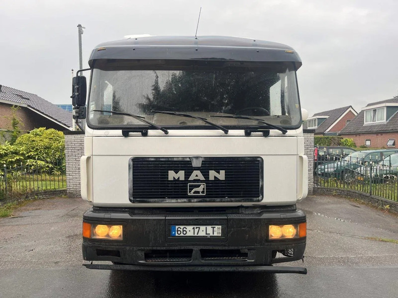 MAN 19.403 F2000 MANUAL ZF BIG AXLE KIPPER HYDRAULIC PTO - Tractor unit: picture 2 MAN 19.403 F2000 MANUAL ZF BIG AXLE KIPPER HYDRAULIC PTO - Tractor unit: picture 2