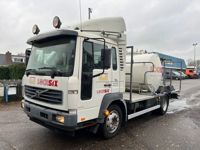 Volvo FL 611 FL6 11 4x2 with TANK, possible to remove the tank - Tank truck: picture 1 Volvo FL 611 FL6 11 4x2 with TANK, possible to remove the tank - Tank truck: picture 1