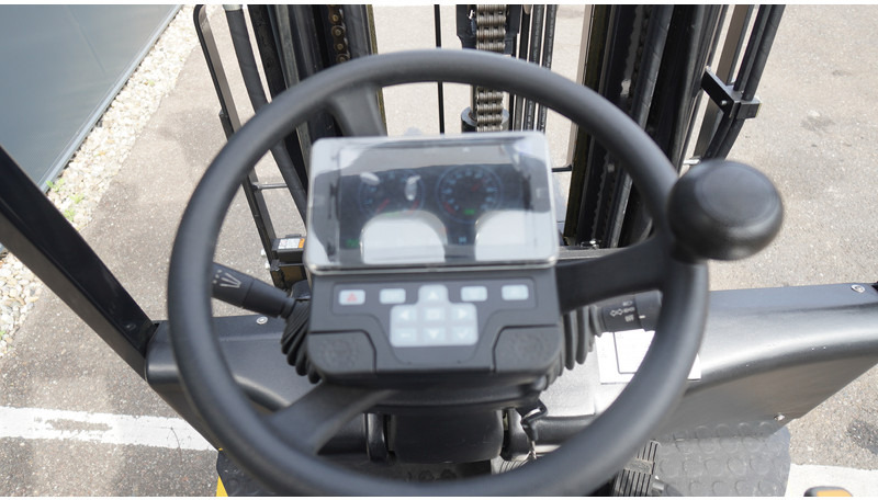 Eurotrac FE18-S 1.8 TON TRIPLEX 3-STAGE NEW FORKLIFT - Construction machinery: picture 5 Eurotrac FE18-S 1.8 TON TRIPLEX 3-STAGE NEW FORKLIFT - Construction machinery: picture 5