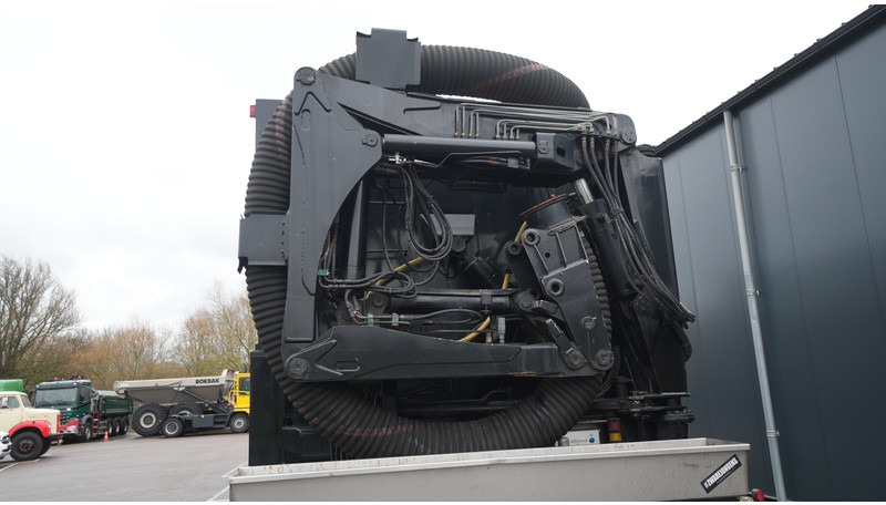 Mercedes-Benz ACTROS 4144 8X4 SEWER VACUUM MANUAL GEARBOX STEEL SUSPENSION - Vacuum truck: picture 5 Mercedes-Benz ACTROS 4144 8X4 SEWER VACUUM MANUAL GEARBOX STEEL SUSPENSION - Vacuum truck: picture 5