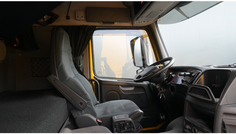 Volvo FM 370 EURO 5 - Tractor unit: picture 5 Volvo FM 370 EURO 5 - Tractor unit: picture 5