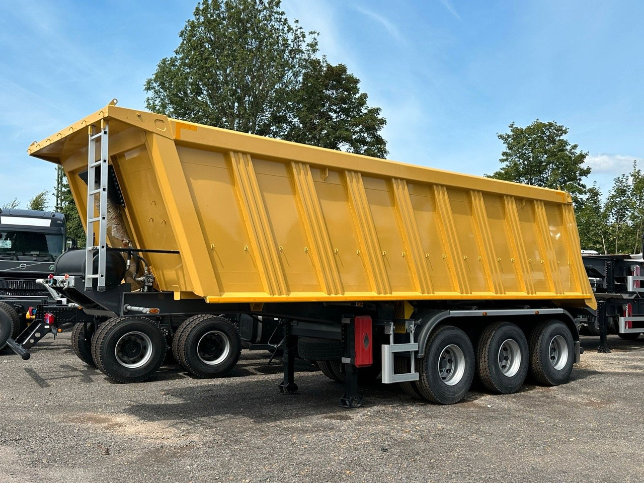 EuromixMTP Kipper Auflieger 32m³ HARDOX - Tipper semi-trailer: picture 3 EuromixMTP Kipper Auflieger 32m³ HARDOX - Tipper semi-trailer: picture 3