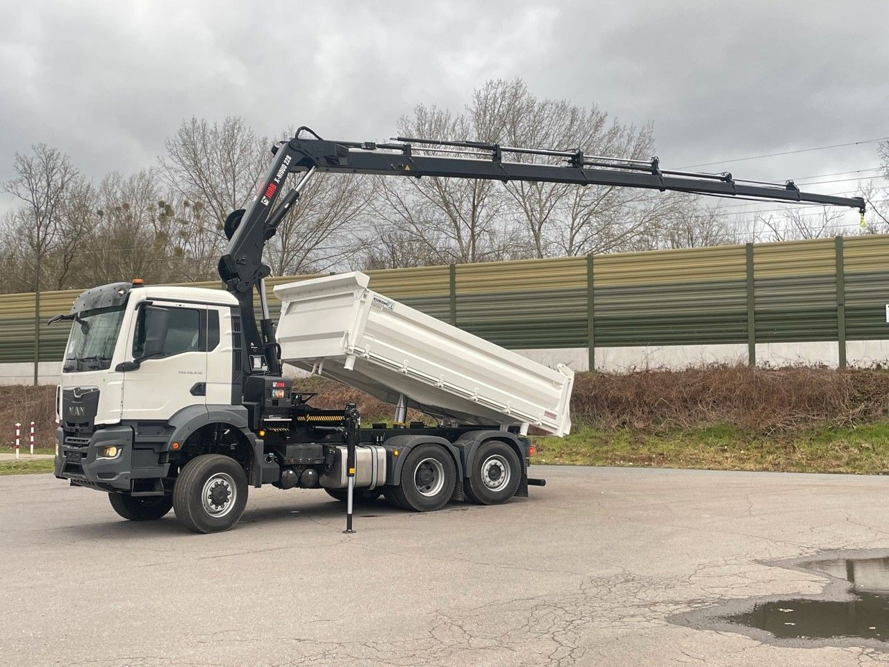 MAN TGS 28.440 6x4-4/3-Seiten- Kipper / Hiab 228-6 MAN TGS 28.440 6x4-4/3-Seiten- Kipper / Hiab 228-6 - Tipper, Crane truck: picture 5 MAN TGS 28.440 6x4-4/3-Seiten- Kipper / Hiab 228-6 MAN TGS 28.440 6x4-4/3-Seiten- Kipper / Hiab 228-6 - Tipper, Crane truck: picture 5
