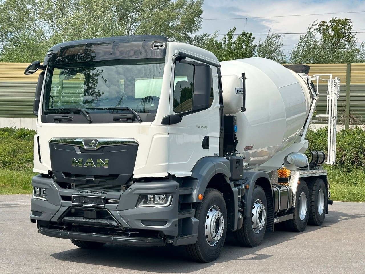 MAN TGS 32.440 8x4 / Euromix MTP EM 9 L - Concrete mixer truck: picture 2 MAN TGS 32.440 8x4 / Euromix MTP EM 9 L - Concrete mixer truck: picture 2