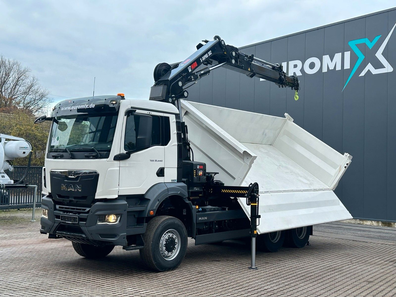 MAN TGS 33.440 6x6 /3-Seiten- Kipper / Kran HIAB 302 - Tipper, Crane truck: picture 5 MAN TGS 33.440 6x6 /3-Seiten- Kipper / Kran HIAB 302 - Tipper, Crane truck: picture 5